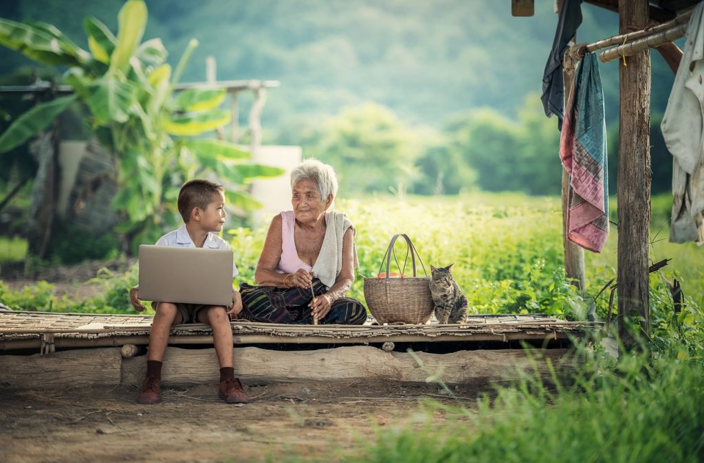 grandmother, kids, laptop-1807515.jpg